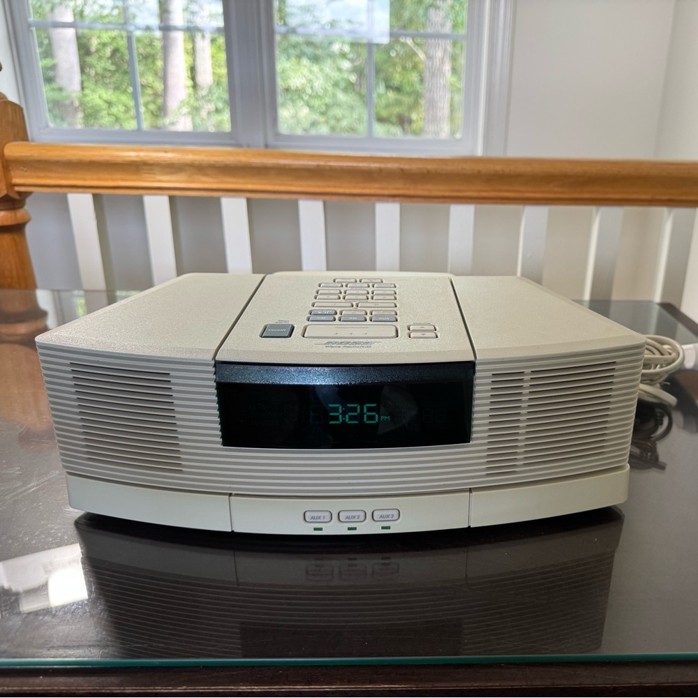 Bose Wave Radio/CD Music System Classic in Cream